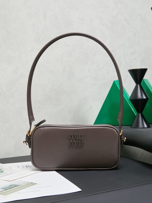 sy_no_5CAF149B80D52DEB1F11C2DA26AC0EFC_0 Chocolate Brown Smooth Leather Rectangular Underarm Camera Bag