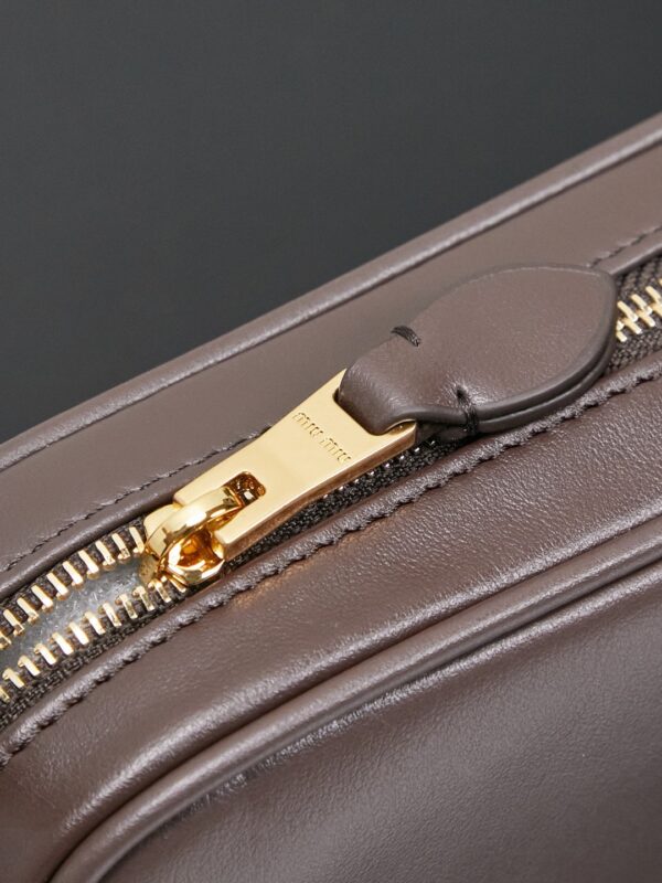 sy_no_5CAF149B80D52DEB1F11C2DA26AC0EFC_5 Chocolate Brown Smooth Leather Rectangular Underarm Camera Bag