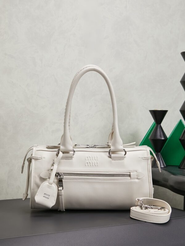 sy_no_5E92FDCC9E82C4E8C60DDB7346D76C7A_0 Chalk White Leather Front-Zip Double-Handle Shoulder Crossbody Bag