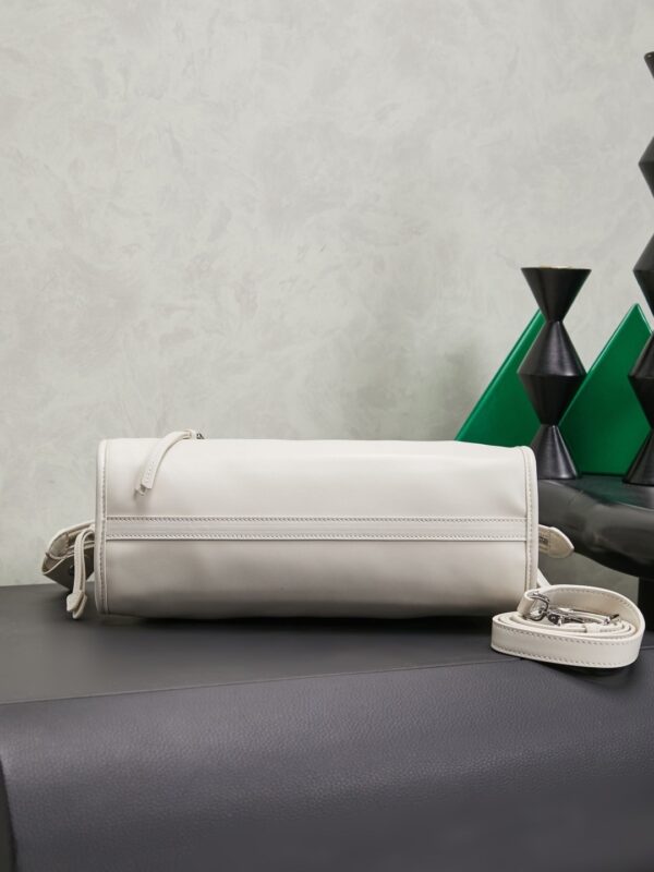 sy_no_5E92FDCC9E82C4E8C60DDB7346D76C7A_3 Chalk White Leather Front-Zip Double-Handle Shoulder Crossbody Bag