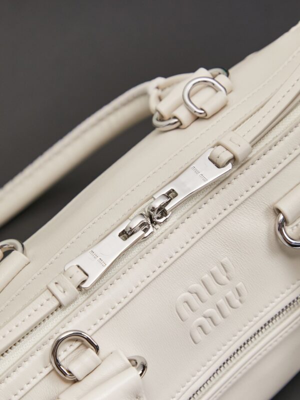 sy_no_5E92FDCC9E82C4E8C60DDB7346D76C7A_7 Chalk White Leather Front-Zip Double-Handle Shoulder Crossbody Bag