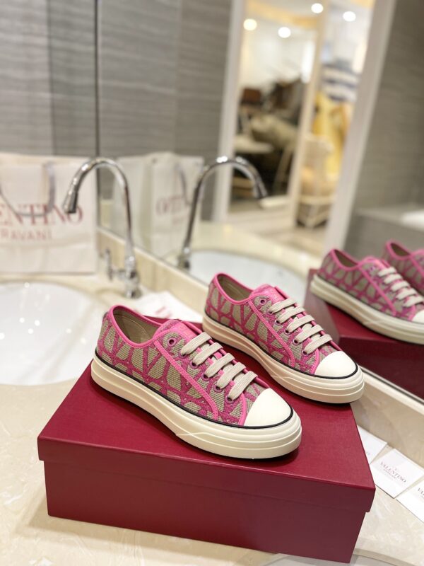 sy_no_5E9AB2253F46D33A1E33F549314A9693_0 Pink Toile Iconographe Low-Top Canvas Sneakers
