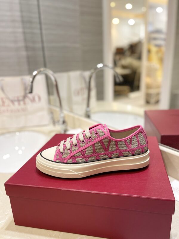 sy_no_5E9AB2253F46D33A1E33F549314A9693_3 Pink Toile Iconographe Low-Top Canvas Sneakers