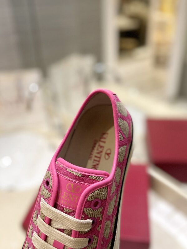 sy_no_5E9AB2253F46D33A1E33F549314A9693_6 Pink Toile Iconographe Low-Top Canvas Sneakers