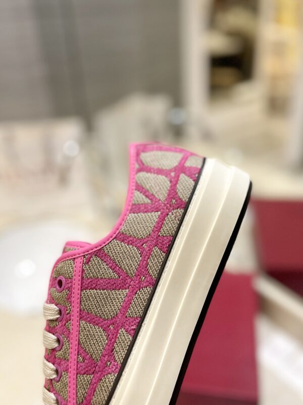 sy_no_5E9AB2253F46D33A1E33F549314A9693_7 Pink Toile Iconographe Low-Top Canvas Sneakers
