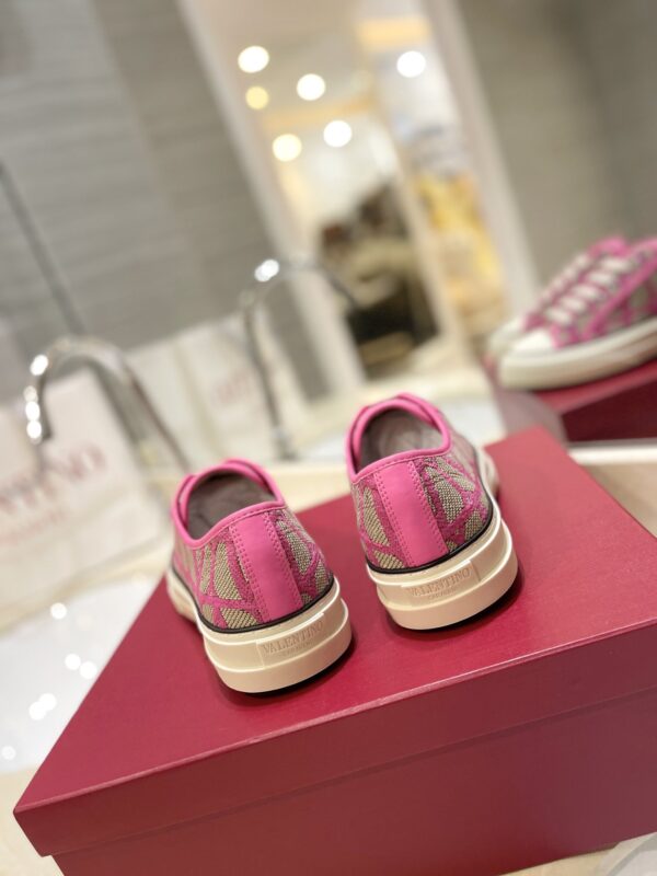 sy_no_5E9AB2253F46D33A1E33F549314A9693_8 Pink Toile Iconographe Low-Top Canvas Sneakers