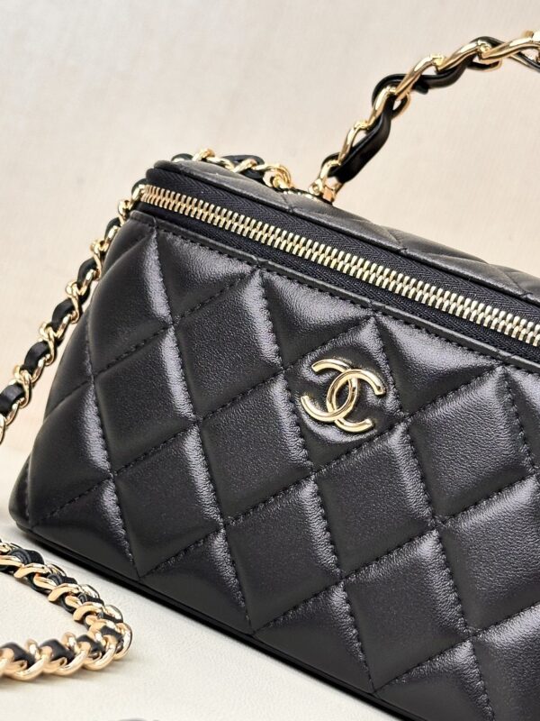sy_no_60589EF1A17AC215607838F4CE0D7199_3 Chanel Quilted Box Bag / Vanity Case with Double-C Logo and Leather-Woven Chain (Handheld, Shoulder, or Crossbody)