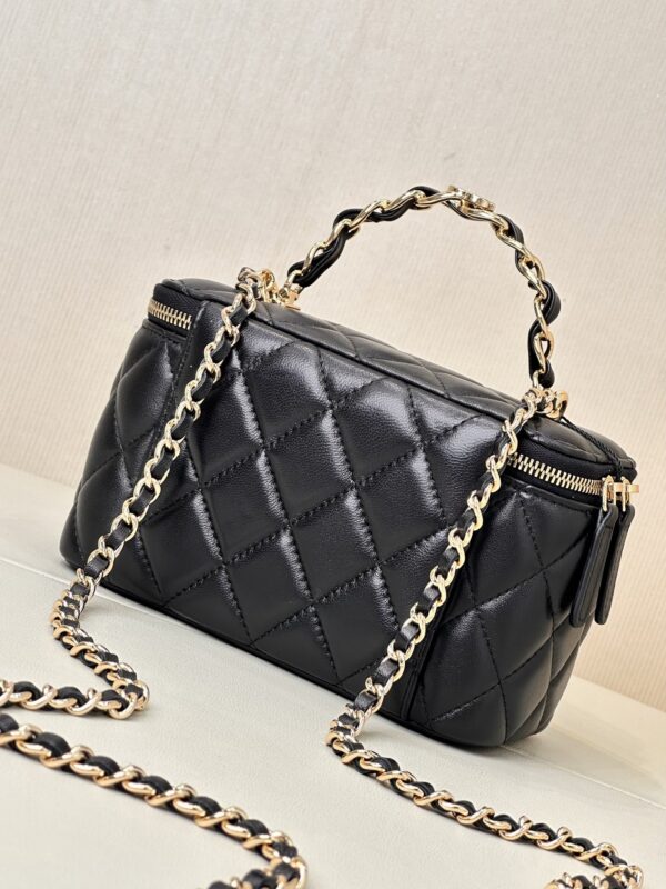 sy_no_60589EF1A17AC215607838F4CE0D7199_6 Chanel Quilted Box Bag / Vanity Case with Double-C Logo and Leather-Woven Chain (Handheld, Shoulder, or Crossbody)