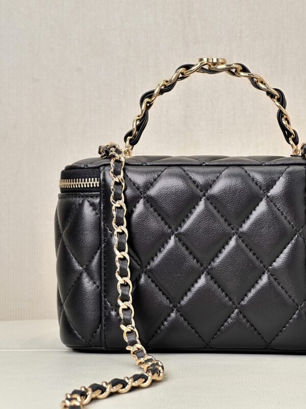 sy_no_60589EF1A17AC215607838F4CE0D7199_7 Chanel Quilted Box Bag / Vanity Case with Double-C Logo and Leather-Woven Chain (Handheld, Shoulder, or Crossbody)