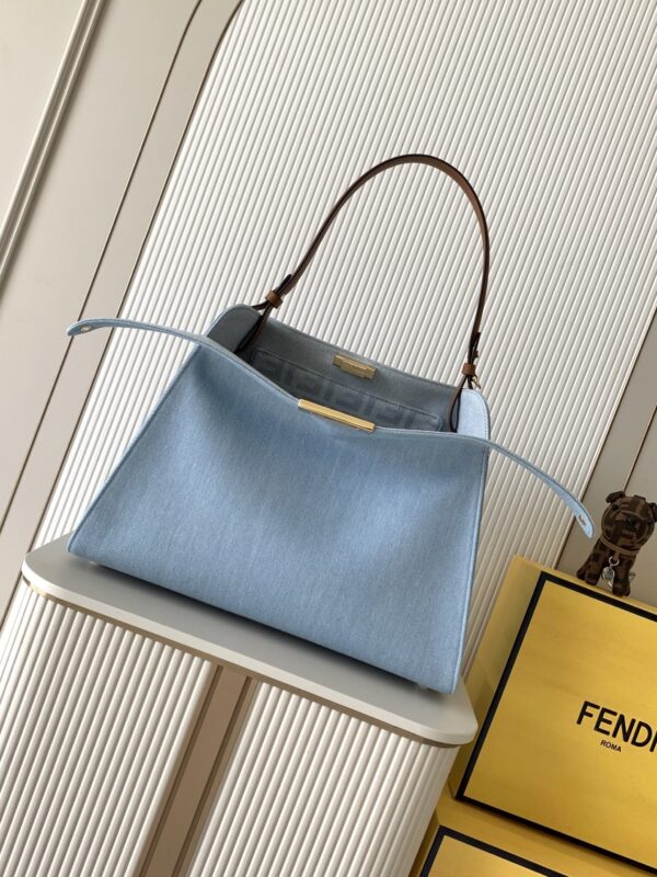 sy_no_60C2CCBDC1A2D696CF1E2629071CF059_0 Fendi Peekaboo ISeeU Large Bag – Light Blue Denim