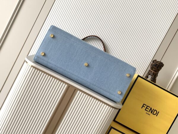 sy_no_60C2CCBDC1A2D696CF1E2629071CF059_3 Fendi Peekaboo ISeeU Large Bag – Light Blue Denim