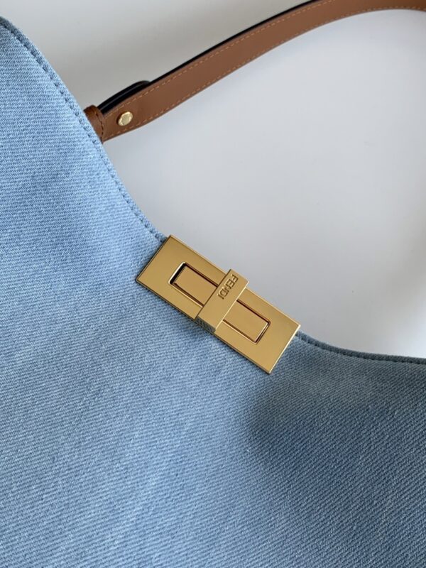 sy_no_60C2CCBDC1A2D696CF1E2629071CF059_7 Fendi Peekaboo ISeeU Large Bag – Light Blue Denim