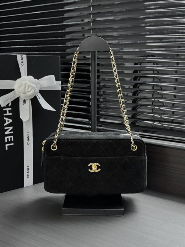 CHANEL Women's Maxi Camera Bag (26A) – Double-C Chain Bowling Bag / Shoulder & Underarm Bag / Briefcase Style