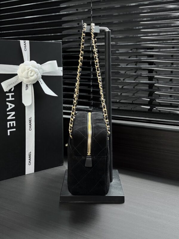 CHANEL Women's Maxi Camera Bag (26A) – Double-C Chain Bowling Bag / Shoulder & Underarm Bag / Briefcase Style