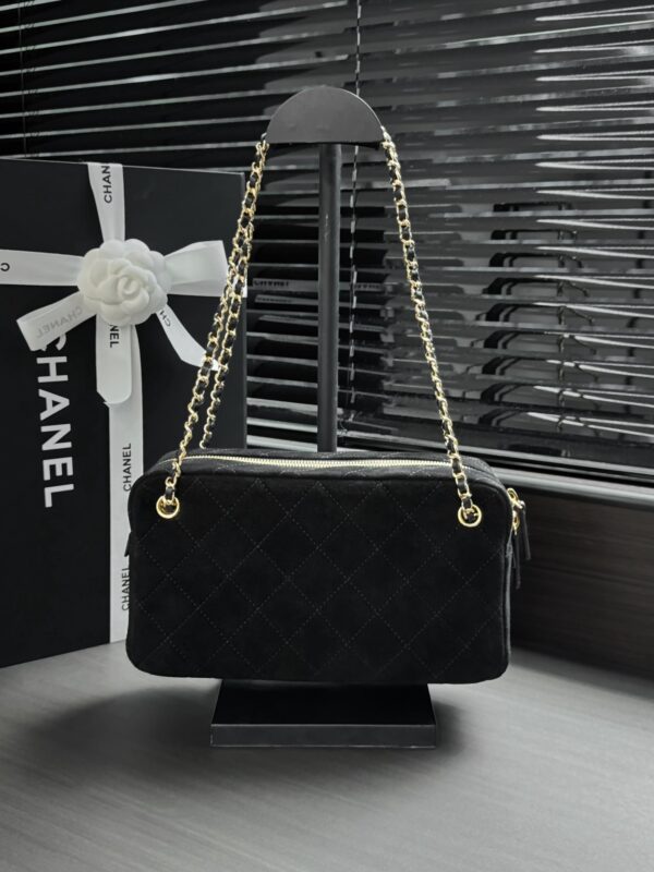CHANEL Women's Maxi Camera Bag (26A) – Double-C Chain Bowling Bag / Shoulder & Underarm Bag / Briefcase Style