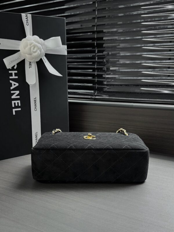 CHANEL Women's Maxi Camera Bag (26A) – Double-C Chain Bowling Bag / Shoulder & Underarm Bag / Briefcase Style