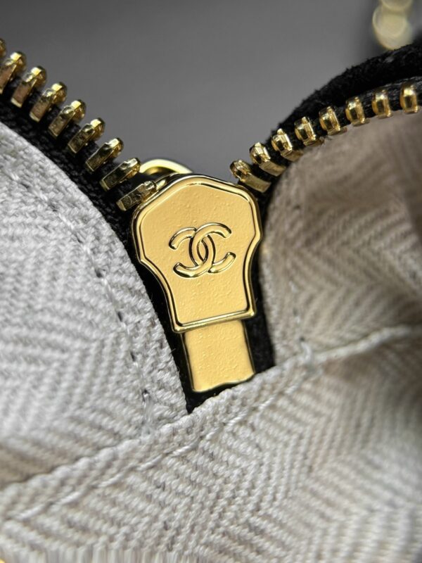 CHANEL Women's Maxi Camera Bag (26A) – Double-C Chain Bowling Bag / Shoulder & Underarm Bag / Briefcase Style