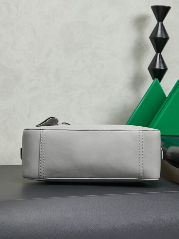 Miu Miu Vivant Medium Lambskin Crossbody/Shoulder/Handbag
