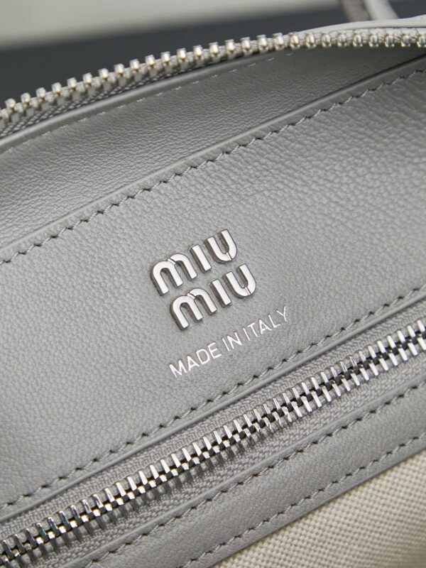 Miu Miu Vivant Medium Lambskin Crossbody/Shoulder/Handbag