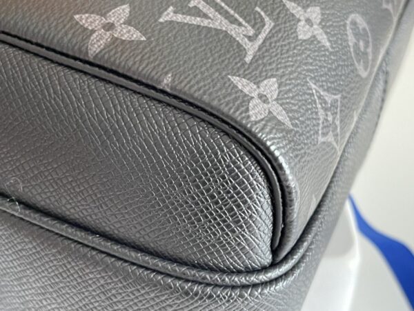 sy_no_6441BBE65D8F52C5945E9432891112AC_4 Outdoor Messenger Bag – Taïga Leather & Monogram Eclipse Canvas