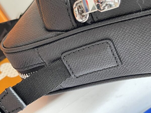 sy_no_6441BBE65D8F52C5945E9432891112AC_5 Outdoor Messenger Bag – Taïga Leather & Monogram Eclipse Canvas