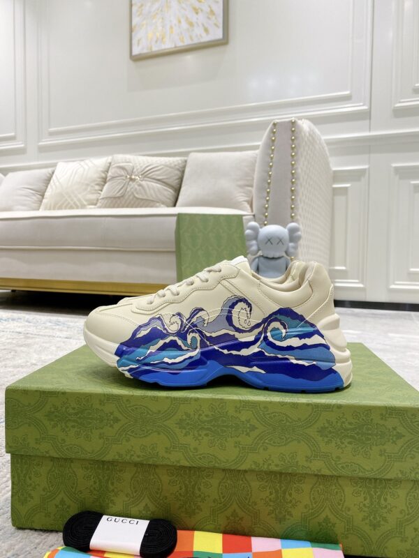 sy_no_64EE0CCBBA4ACEC7EB59A18A526629AB_2 Gucci Rhyton Ivory Leather Wave Print Chunky Sneakers