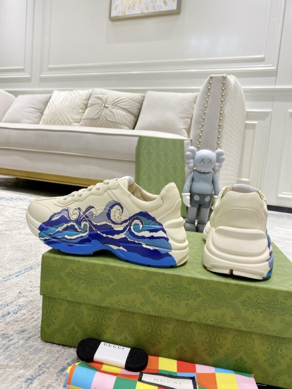 sy_no_64EE0CCBBA4ACEC7EB59A18A526629AB_3 Gucci Rhyton Ivory Leather Wave Print Chunky Sneakers