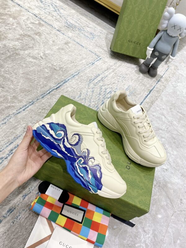 sy_no_64EE0CCBBA4ACEC7EB59A18A526629AB_5 Gucci Rhyton Ivory Leather Wave Print Chunky Sneakers