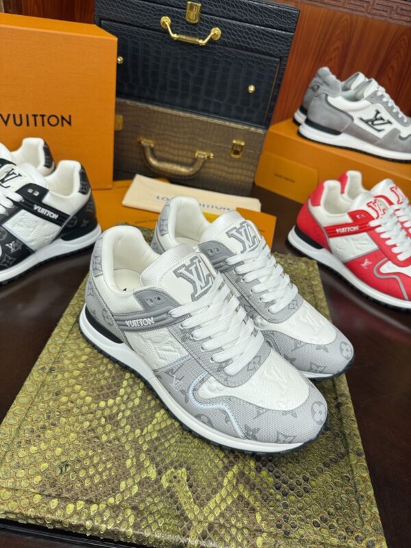 sy_no_657D15D9A8BB94D0801C0111CA2FCDC9_1 Louis Vuitton Run Away Sneakers in Grey & White