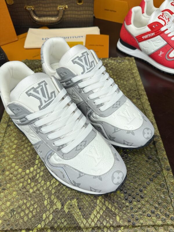 sy_no_657D15D9A8BB94D0801C0111CA2FCDC9_2 Louis Vuitton Run Away Sneakers in Grey & White