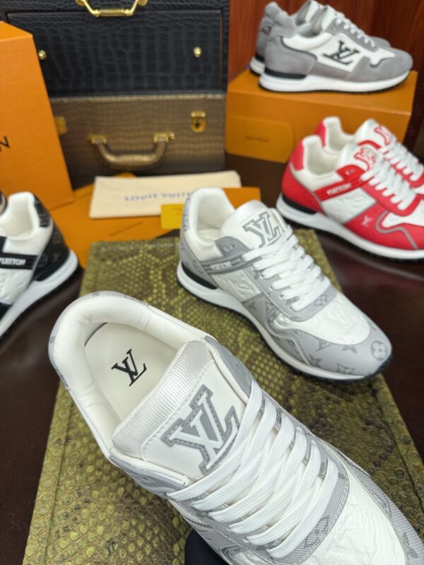 sy_no_657D15D9A8BB94D0801C0111CA2FCDC9_4 Louis Vuitton Run Away Sneakers in Grey & White
