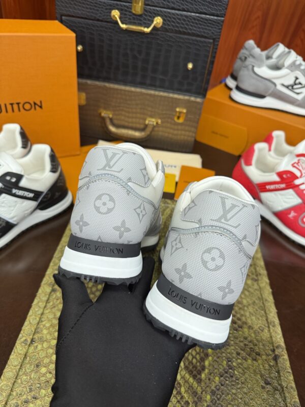 sy_no_657D15D9A8BB94D0801C0111CA2FCDC9_5 Louis Vuitton Run Away Sneakers in Grey & White
