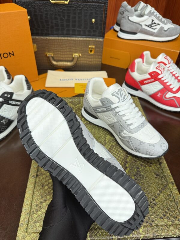 sy_no_657D15D9A8BB94D0801C0111CA2FCDC9_6 Louis Vuitton Run Away Sneakers in Grey & White