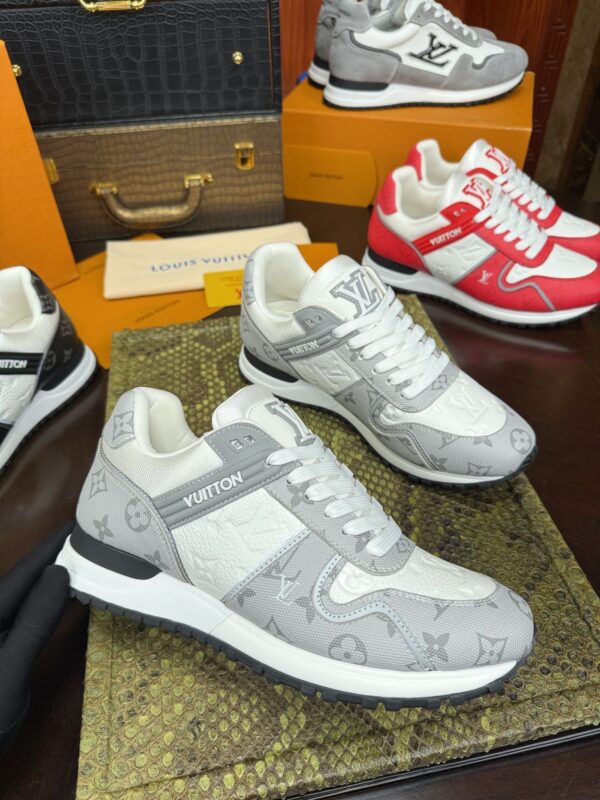sy_no_657D15D9A8BB94D0801C0111CA2FCDC9_7 Louis Vuitton Run Away Sneakers in Grey & White