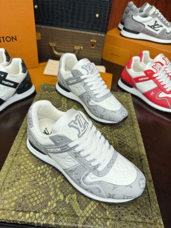 sy_no_657D15D9A8BB94D0801C0111CA2FCDC9_8 Louis Vuitton Run Away Sneakers in Grey & White