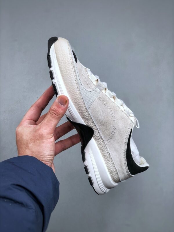 sy_no_6773592ED09010CDC7A8C32F42B91076_1 Off-White & Black Suede Panel Tech Sneakers
