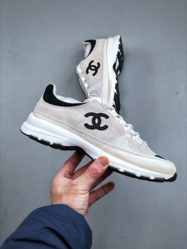 sy_no_6773592ED09010CDC7A8C32F42B91076_3 Off-White & Black Suede Panel Tech Sneakers