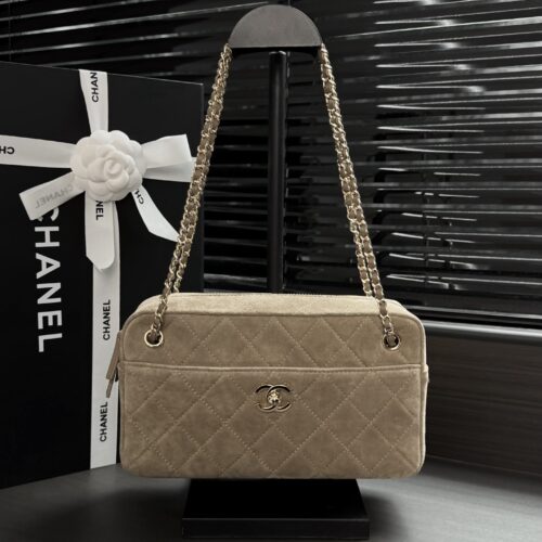 sy_no_683CB568C1793F7E961214209BA6A3A1_0 CHANEL Women's Maxi Camera Bag (26A) – Double-C Chain Bowling Bag / Shoulder & Underarm Bag / Briefcase Style