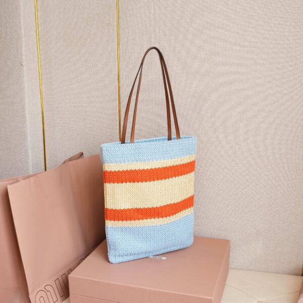 sy_no_68A887550F2D8684F75EEF47835A1047_4 Miu Miu Logo-Embellished Crochet Tote Bag