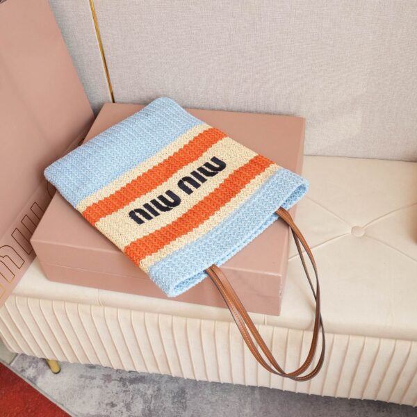 sy_no_68A887550F2D8684F75EEF47835A1047_5 Miu Miu Logo-Embellished Crochet Tote Bag