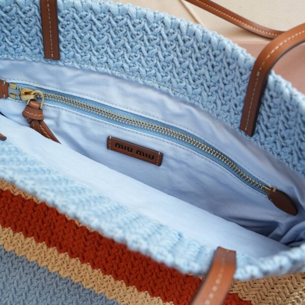 sy_no_68A887550F2D8684F75EEF47835A1047_6 Miu Miu Logo-Embellished Crochet Tote Bag