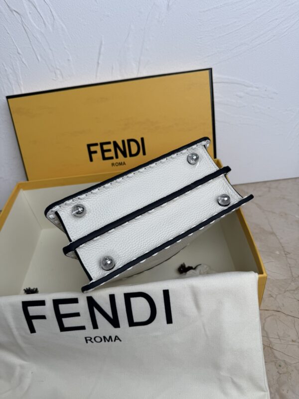 sy_no_6905F9A7AA9A3A085D97429BD913161B_8 White Small Peekaboo ISeeU Textured Calfskin Handbag