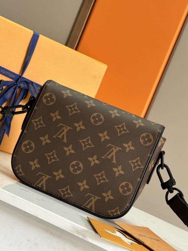 sy_no_692D03DCEDA604B354077DA0390CE0A0_2 LV Montsouris Small Messenger Bag – Monogram Macassar
