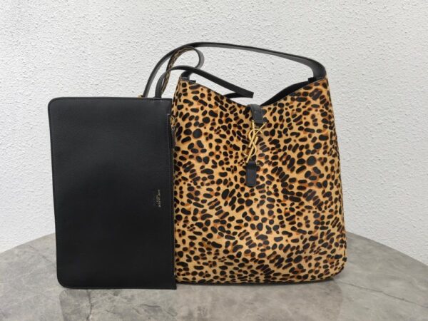 sy_no_694D0FB2647560F17750E7A8DBBA1927_0 YSL Le 5 À 7 Large Hobo Bag – Leopard Print