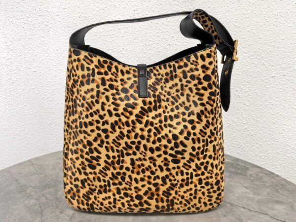 sy_no_694D0FB2647560F17750E7A8DBBA1927_2 YSL Le 5 À 7 Large Hobo Bag – Leopard Print