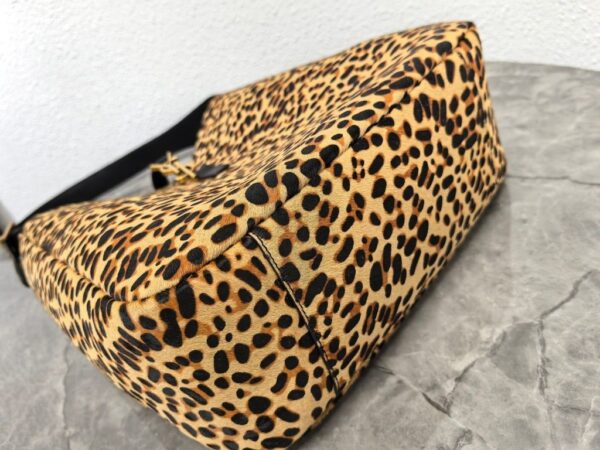 sy_no_694D0FB2647560F17750E7A8DBBA1927_4 YSL Le 5 À 7 Large Hobo Bag – Leopard Print