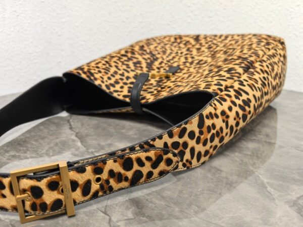 sy_no_694D0FB2647560F17750E7A8DBBA1927_5 YSL Le 5 À 7 Large Hobo Bag – Leopard Print