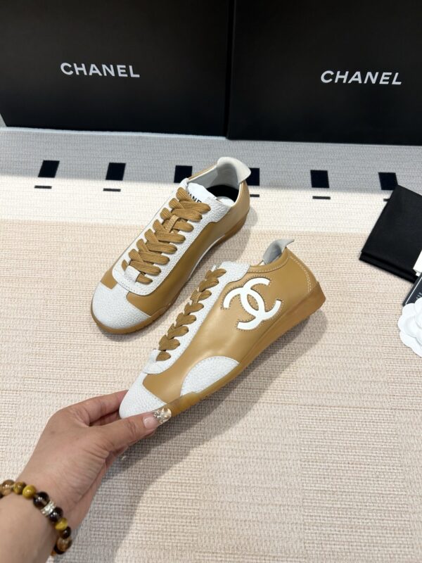 sy_no_69895F89F87CEEA9F8B054BA5F7402A7_1 Chanel Low-Top Sneakers in Caramel Brown