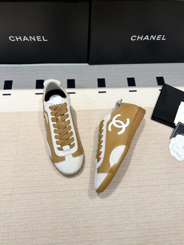 sy_no_69895F89F87CEEA9F8B054BA5F7402A7_2 Chanel Low-Top Sneakers in Caramel Brown