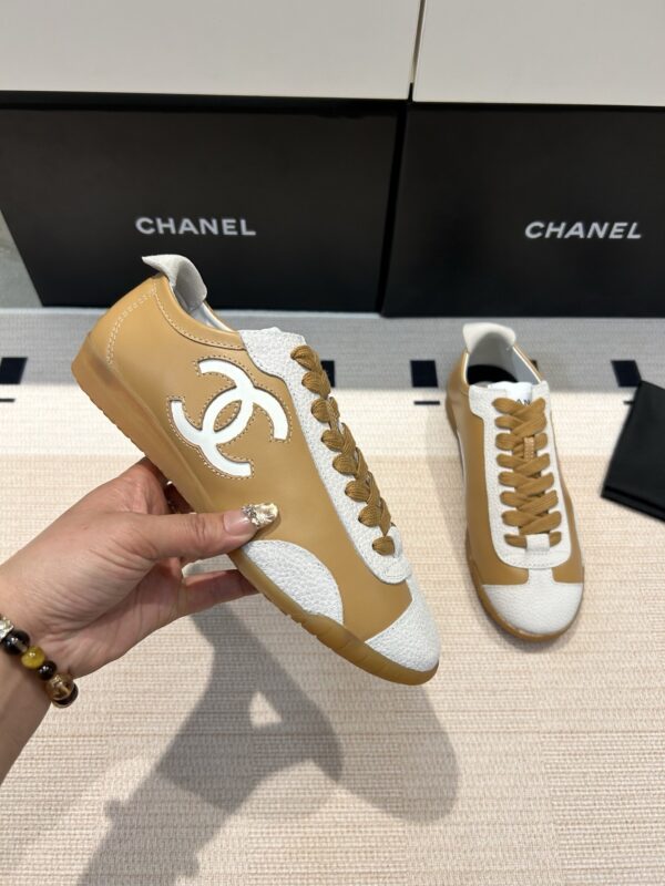 sy_no_69895F89F87CEEA9F8B054BA5F7402A7_3 Chanel Low-Top Sneakers in Caramel Brown